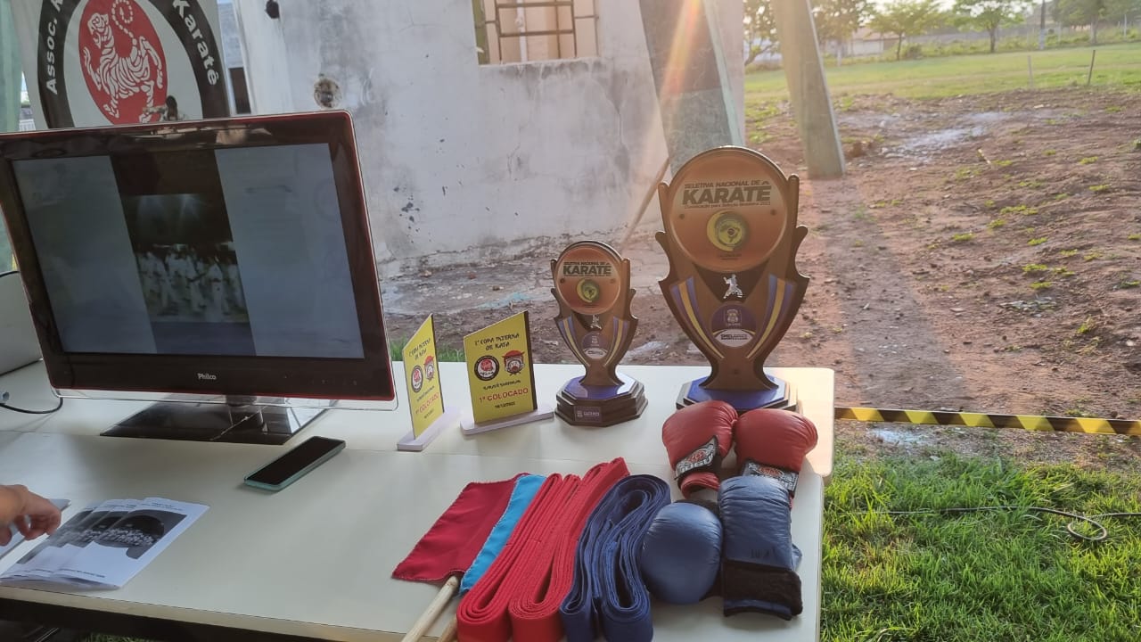 Troféus da Seletiva Nacional e Copa de Kata expostos no AgroKids